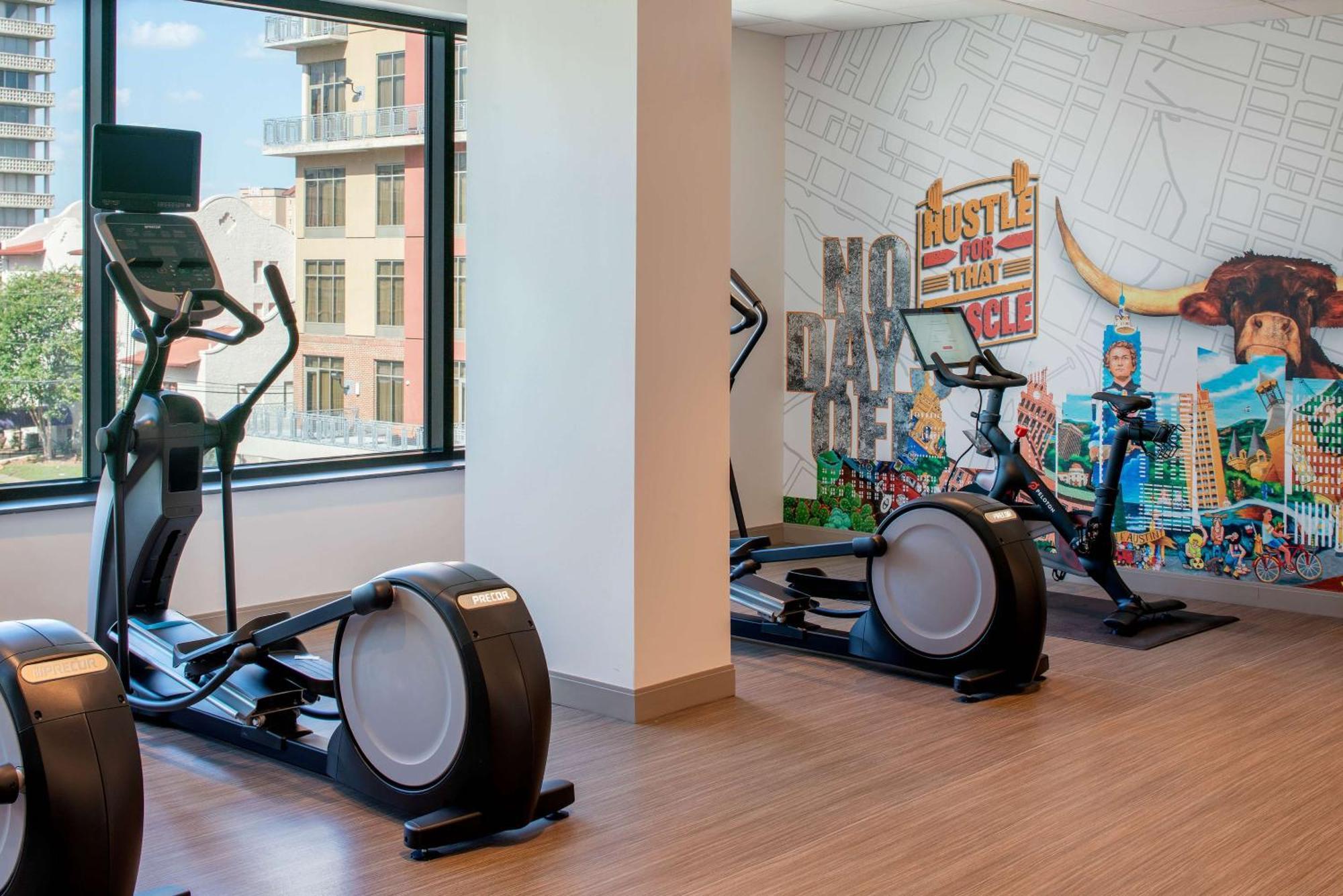 Hilton Garden Inn Austin University Capitol District Екстериор снимка
