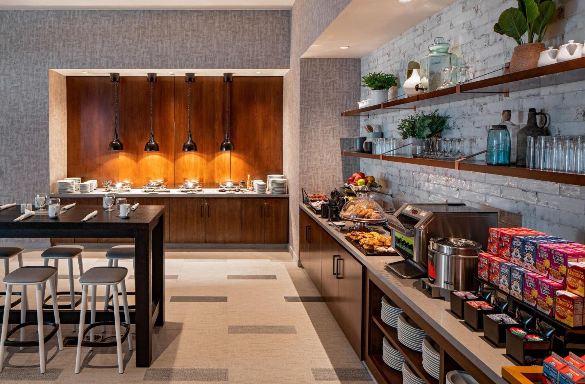 Hilton Garden Inn Austin University Capitol District Екстериор снимка